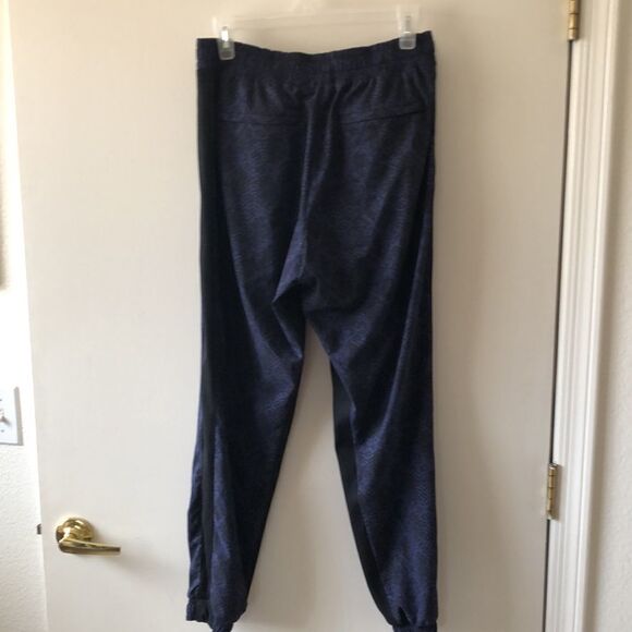 Athleta Brooklyn Joggers Size 6 Gently used Blue/black Snakeskin print - Picture 2 of 7